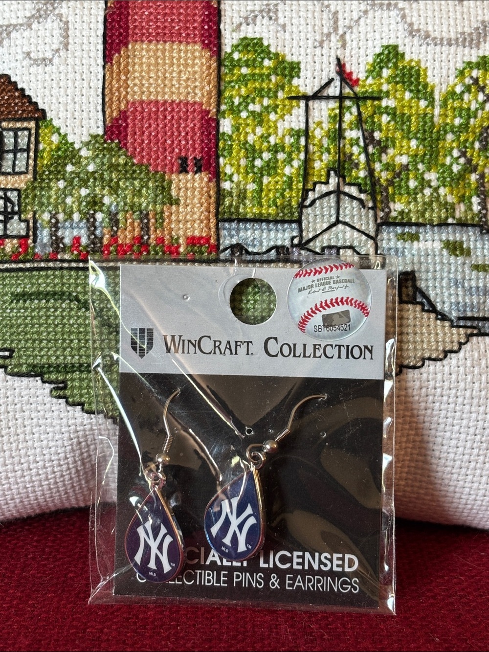 New York Yankees Teardrop Dangle Earrings